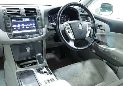 2011 TOYOTA CROWN 3.5L HYBRID 5 SEATER