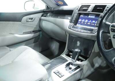 2011 TOYOTA CROWN 3.5L HYBRID 5 SEATER