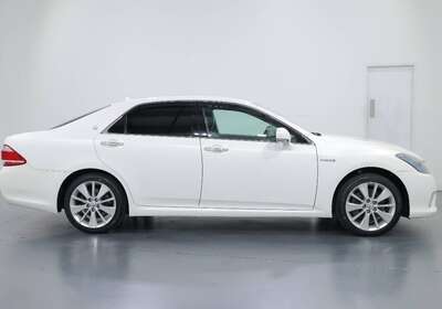 2011 TOYOTA CROWN 3.5L HYBRID 5 SEATER