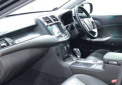 2012 TOYOTA CROWN 3.5L HYBRID 5 SEATER