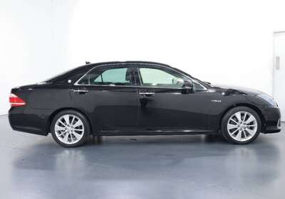 2012 TOYOTA CROWN 3.5L HYBRID 5 SEATER