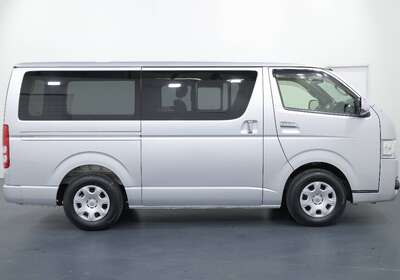 2015 TOYOTA HIACE REGIUS ACE 5 SEATER