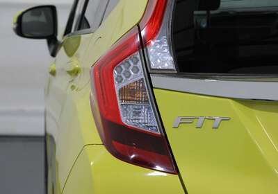 2016 HONDA FIT 1.5L HYBRID 5 SEATER