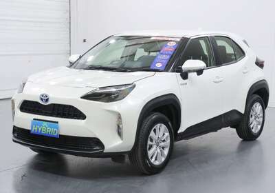 2022 TOYOTA YARIS CROSS GX HYBRID (AWD)