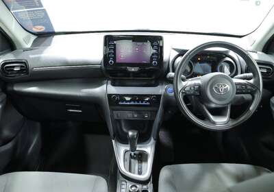 2022 TOYOTA YARIS CROSS GX HYBRID (AWD)