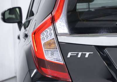 2015 HONDA FIT 1.5L HYBRID 5 SEATER