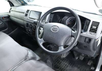 2013 TOYOTA HIACE 3.0L DIESEL 2WD 