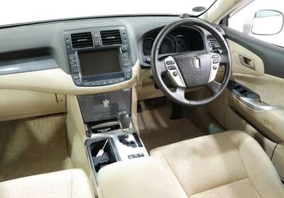 2011 TOYOTA CROWN 3.5L HYBRID 5 SEATER