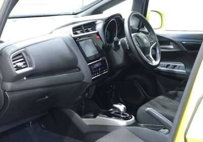 2014 HONDA FIT 1.5L HYBRID 5 SEATER