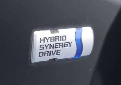 2013 TOYOTA COROLLA FIELDER 1.5L HYBRID 5 SEATER