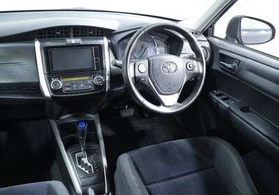 2013 TOYOTA COROLLA FIELDER 1.5L HYBRID 5 SEATER