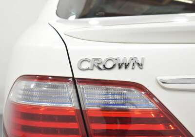 2011 TOYOTA CROWN 3.5L HYBRID 5 SEATER