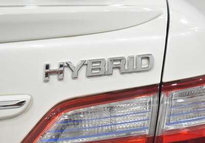 2011 TOYOTA CROWN 3.5L HYBRID 5 SEATER