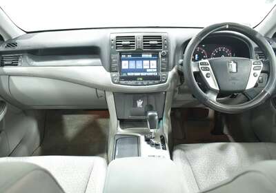 2011 TOYOTA CROWN 3.5L HYBRID 5 SEATER