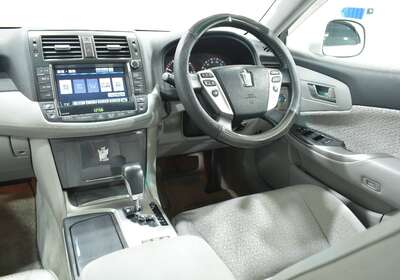 2011 TOYOTA CROWN 3.5L HYBRID 5 SEATER