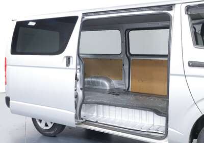 2020 TOYOTA HIACE 3.0L DIESEL 2WD 