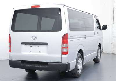 2020 TOYOTA HIACE 3.0L DIESEL 2WD 