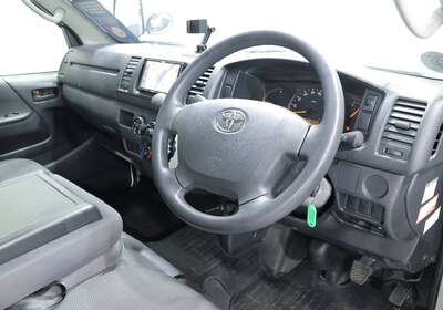 2016 TOYOTA HIACE 3.0L DIESEL 2WD 