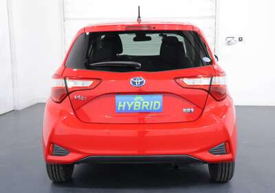 2018 TOYOTA VITZ 1.5L HYBRID 5 SEATER