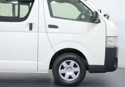 2016 TOYOTA HIACE 3.0L DIESEL 2WD 