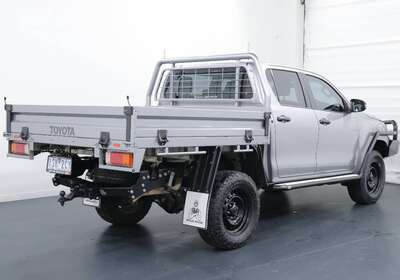 2020 TOYOTA HILUX SR (4X4)