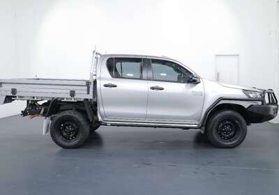 2020 TOYOTA HILUX SR (4X4)