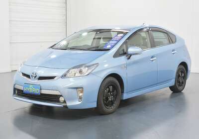 2013 TOYOTA PRIUS PLUG-IN HYBRID 5 SEATER