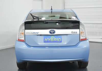 2013 TOYOTA PRIUS PLUG-IN HYBRID 5 SEATER