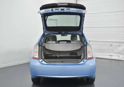 2013 TOYOTA PRIUS PLUG-IN HYBRID 5 SEATER