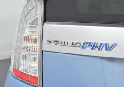 2013 TOYOTA PRIUS PLUG-IN HYBRID 5 SEATER