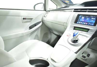 2013 TOYOTA PRIUS PLUG-IN HYBRID 5 SEATER