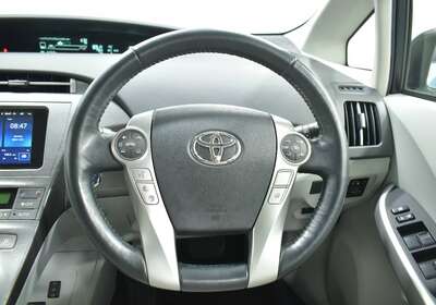 2013 TOYOTA PRIUS PLUG-IN HYBRID 5 SEATER