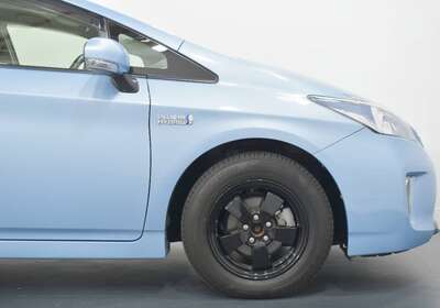 2013 TOYOTA PRIUS PLUG-IN HYBRID 5 SEATER