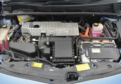 2013 TOYOTA PRIUS PLUG-IN HYBRID 5 SEATER