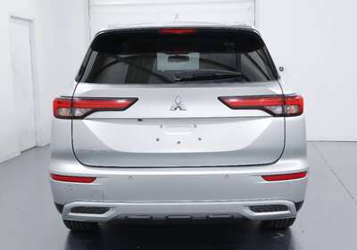 2022 MITSUBISHI OUTLANDER LS 7 SEAT (2WD)