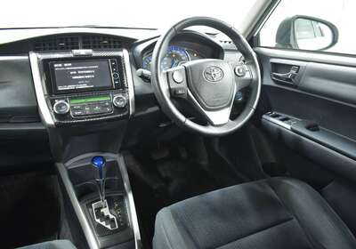 2013 TOYOTA COROLLA FIELDER 1.5L HYBRID 5 SEATER