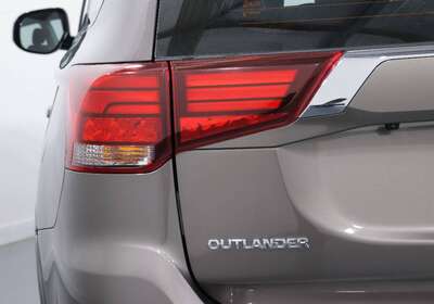 2021 MITSUBISHI OUTLANDER ES 7 SEAT (AWD)