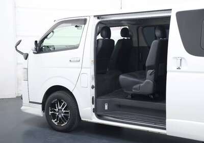 2017 TOYOTA HIACE 3.0L DIESEL 2WD 