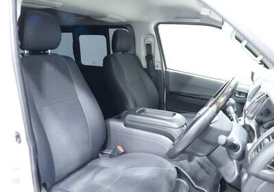 2017 TOYOTA HIACE 3.0L DIESEL 2WD 