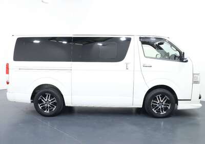 2017 TOYOTA HIACE 3.0L DIESEL 2WD 