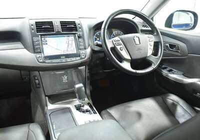 2012 TOYOTA CROWN 3.5L HYBRID 5 SEATER