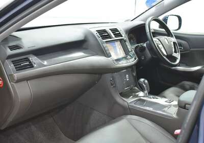 2012 TOYOTA CROWN 3.5L HYBRID 5 SEATER