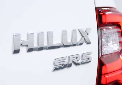 2020 TOYOTA HILUX SR5 (4X4)