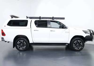 2020 TOYOTA HILUX SR5 (4X4)