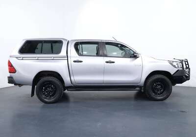 2019 TOYOTA HILUX SR (4X4)