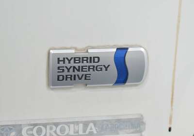 2013 TOYOTA COROLLA FIELDER 1.5L HYBRID 5 SEATER