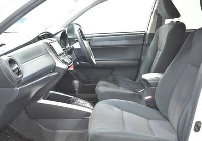 2013 TOYOTA COROLLA FIELDER 1.5L HYBRID 5 SEATER