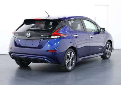 2018 NISSAN LEAF 100% ELECTRIC 5 SEATER