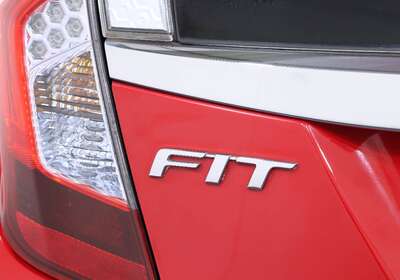 2015 HONDA FIT 1.5L HYBRID 5 SEATER