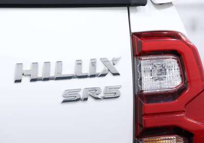 2021 TOYOTA HILUX SR5 (4X4)